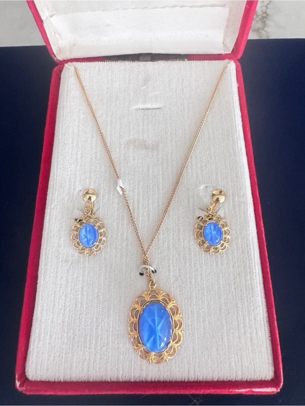 Vintage Gold Filigree Necklace and Earring Set with Bright Blue Cabochons - Picture 5 of 6